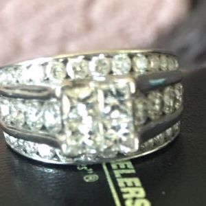 Beautiful white gold diamond 3 carat ring